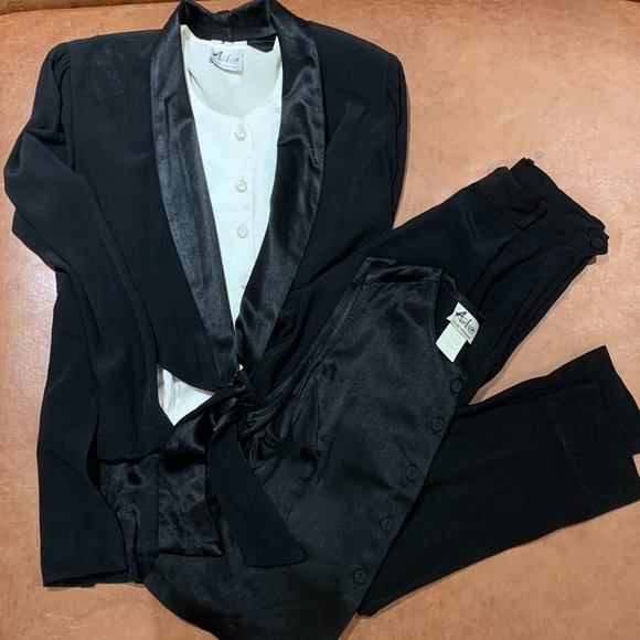 VINTAGE 90s Audio Ladies Tuxedo Suit, Women's 6 - Picture 1 of 14